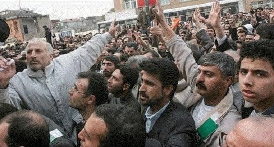 تعطل أجهزة الصراف الآلي بالبنوك الإيرانية إثر احتجاجات الخميس الأحمر