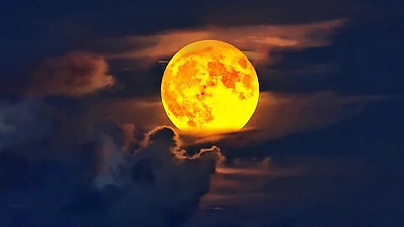 فلكية جدة: الدول العربية على موعد مع البدر العملاق غداً