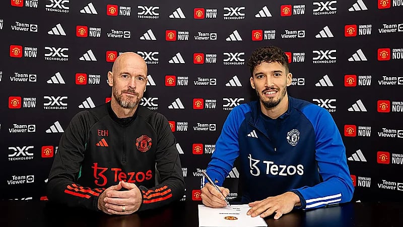 مانشستر يونايتد يعلن تعاقده رسميًا مع الحارس التركي ألتاي بايندير .. صور