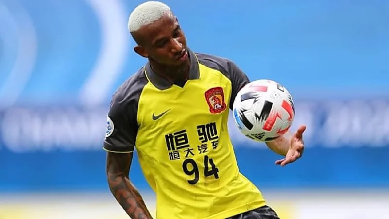 هل سيخفض "تاليسكا" راتبه للانتقال إلى بشكتاش التركي ؟