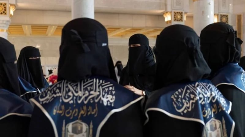 طالبات معهد الحرم المكي يقدمن 6000 ساعة تطوعية بالمسجد الحرام