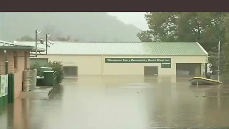 فيديو.. إخلاء منازل آلاف السكان في سيدني بسبب الفيضانات