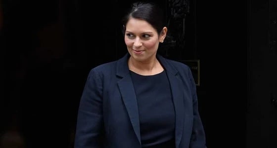 الفضائح تلاحق وزيرة التنمية الدولية البريطانية