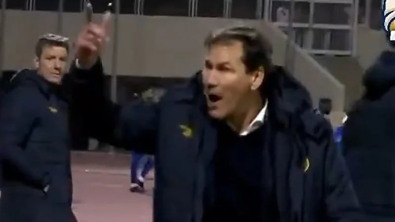 شاهد.. غضب مدرب النصر بعد نهاية المباراة أمام الفتح