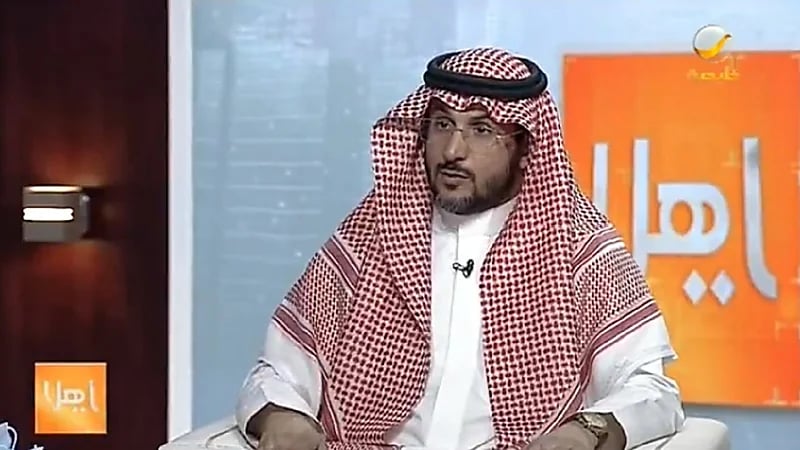 فيديو.. الوضع القانوني للمقيم الذي يمارس عمل إعلاني عبر وسائل التواصل