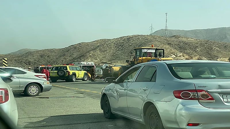 بالصور.. إصابة شخص في حادث تصادم بالمخواة