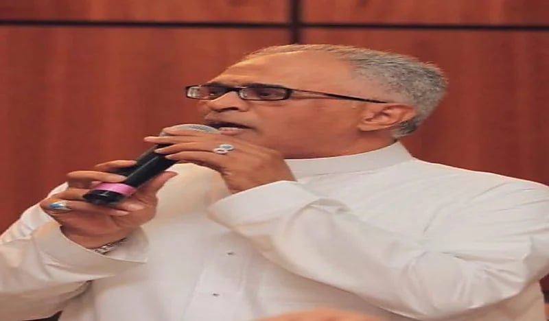 القرني:طالبوني بالاعتزال كثيراً 