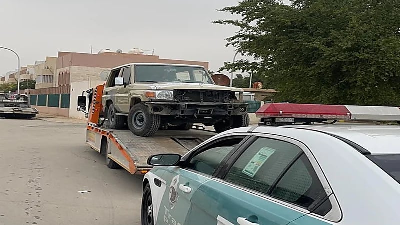 القبض على "المفحط" الذي صدم 7 سيارات متوقفة بالرياض (صورة)