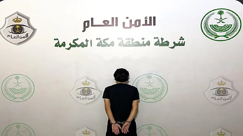 القبض على مقيم لتكسيره زجاج مركبات وسرقة ما بداخلها بجدة