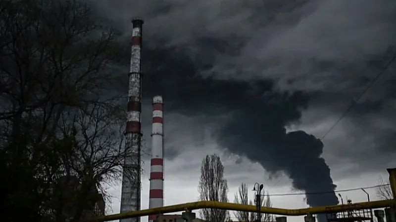 روسيا تدمر مصفاة نفط و3 مستودعات وقود بالقرب من أوديسا