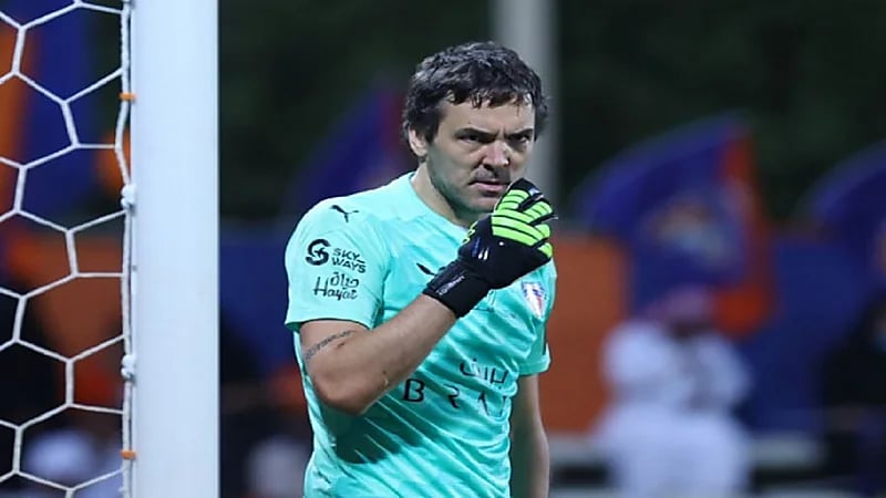 بالفيديو .. حارس الفيحاء يعتذر للهلال