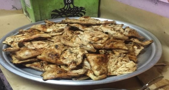 بالصور.. أمانة نجران تضبط أغذية فاسدة بمطاعم وبوفيهات في حبونا