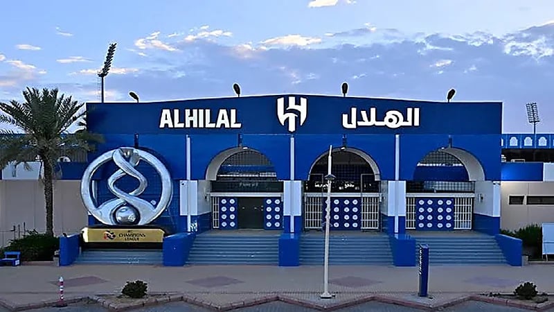 المشرف العام على أكاديمية الهلال والفريق النسائي يعتنق الإسلام.. فيديو