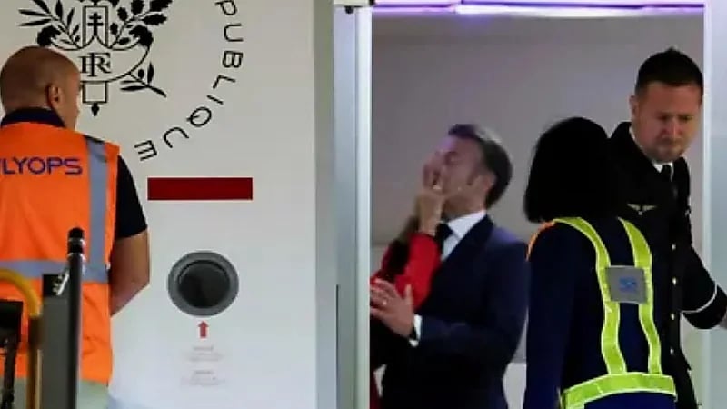 خبيران في لغة الجسد يحللان رواية ماكرون حول صفعة زوجته