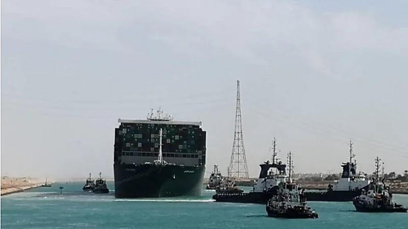 مصر تمنع طاقم السفينة الجانحة من مغادرتها طوال فترة التحقيق