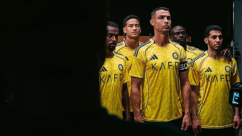 النصر يعلن عن قمصان الموسم القادم .. صور