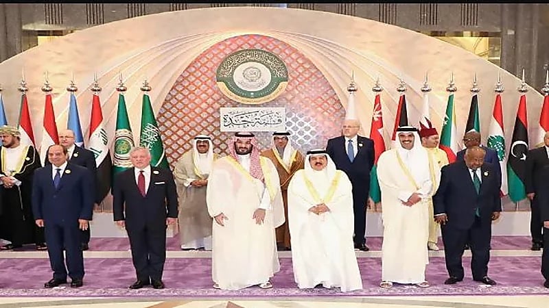 لقاء أخوي غير رسمي بين قادة دول مجلس التعاون وملك الأردن والرئيس المصري بالرياض