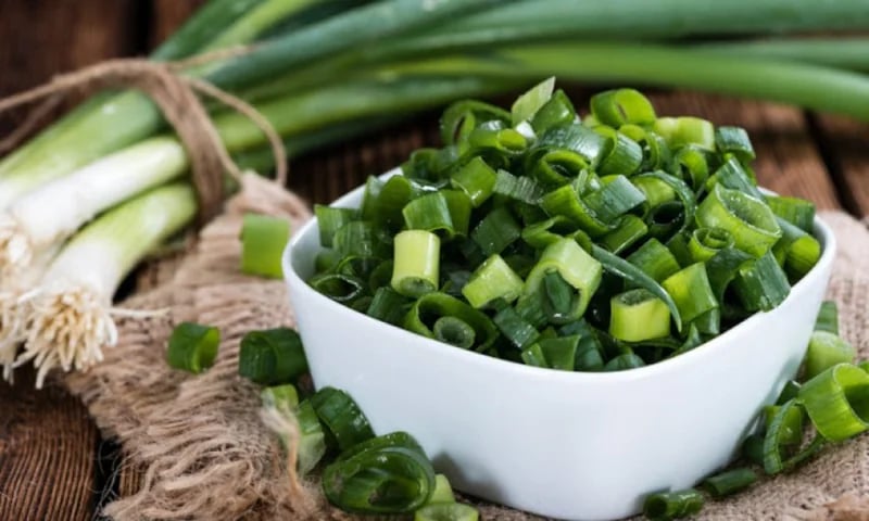 فوائد غير متوقعة للبصل الأخضر