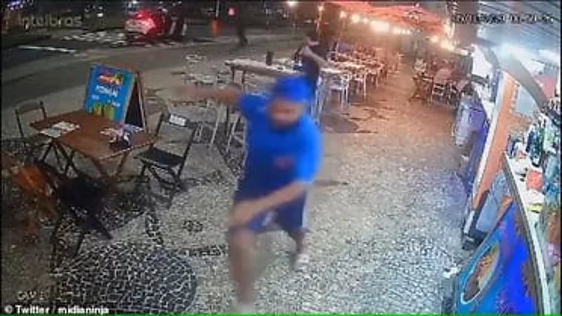 مسلحون يقتلون 3 أطباء داخل فندق بـ 33 طلقة .. فيديو