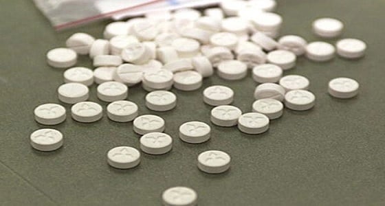 شرطة الجوف تطيح بشخصين بحوزتهما حبوب مخدرة وآلاف الريالات