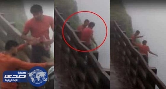 ⁠⁠⁠⁠⁠بالفيديو.. مزاح شابين مخمورين يودي بحياتهما من أعلى شلال