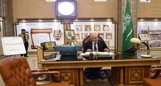 بالصور.. وزير المالية السويسري يزور الجنادرية 32