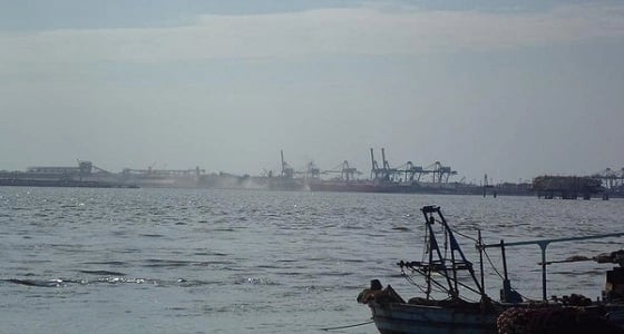 السلطات المصرية تغلق بوغازي الإسكندرية والدخيلة بسبب سوء الأحوال الجوية