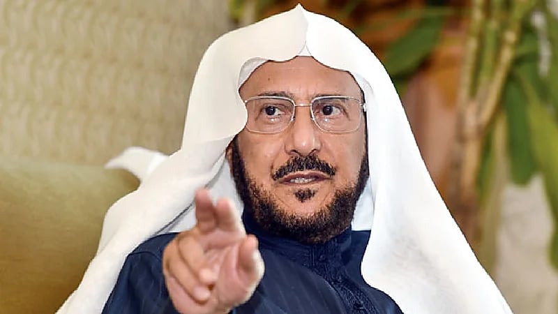 "آل الشيخ": "لا تتلاعب بفتاة انحنى ظهر أبيها لتصل إلى ما هي عليه