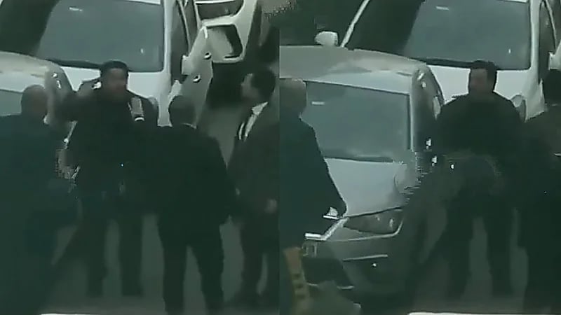 رجل يُنهي حياته على أبواب شركة عمل بها لعقد كامل.. فيديو