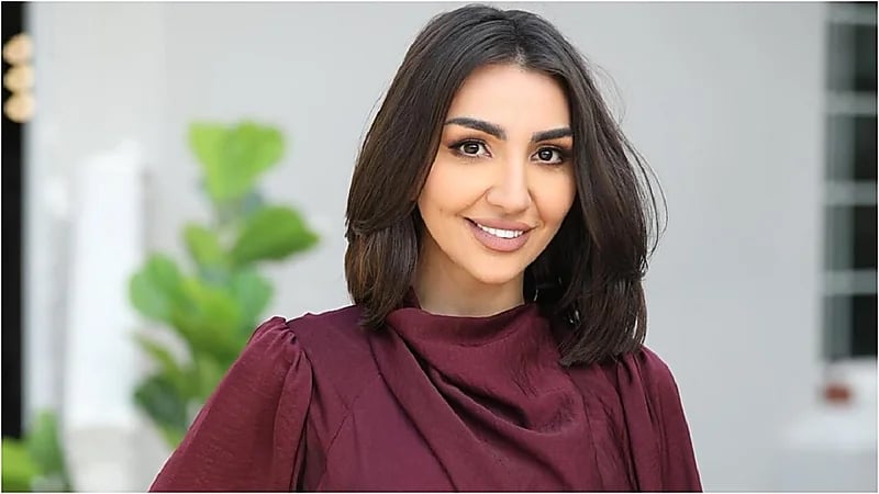 عايض يوسف يسخر من تسريحة زوجته هبة الحسين: "كل شيء فيكي مشدود"