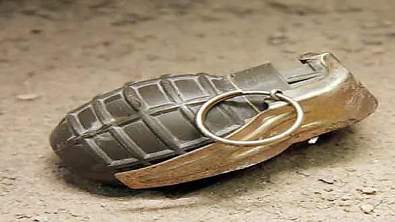 بالفيديو.. إلقاء قنبلة على مرشح برلماني في انتخابات العراق