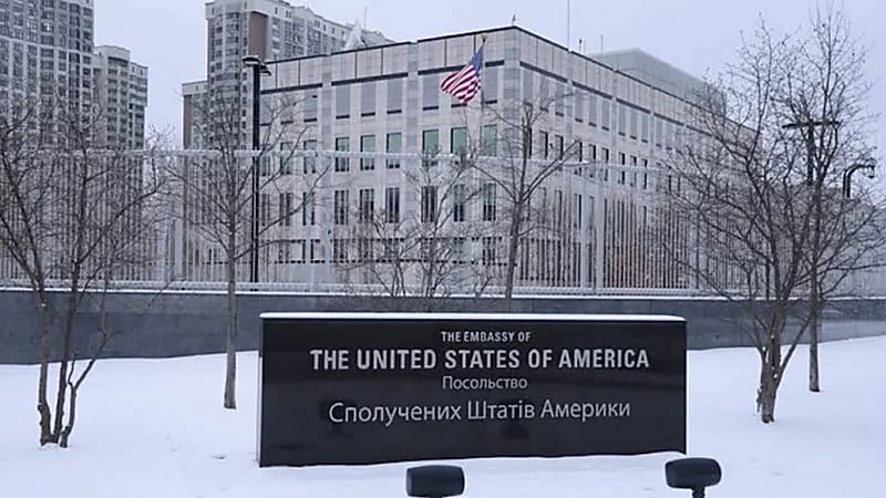 السفارة الأمريكية في كييف تحذر من هجوم جوي محتمل كبير