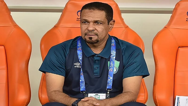 "عنبر" يواصل مهامه في تدريب الأهلي أمام العروبة