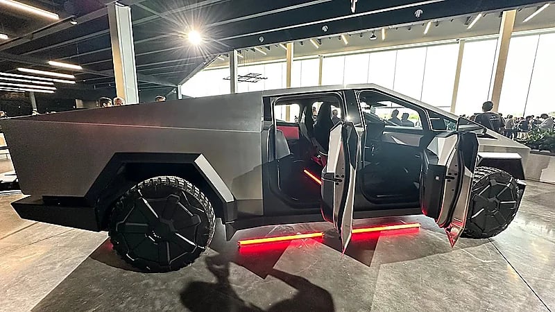 تيسلا ترفع الستار عن النسخة التجريبية الجديدة من شاحنة سايبرتراك