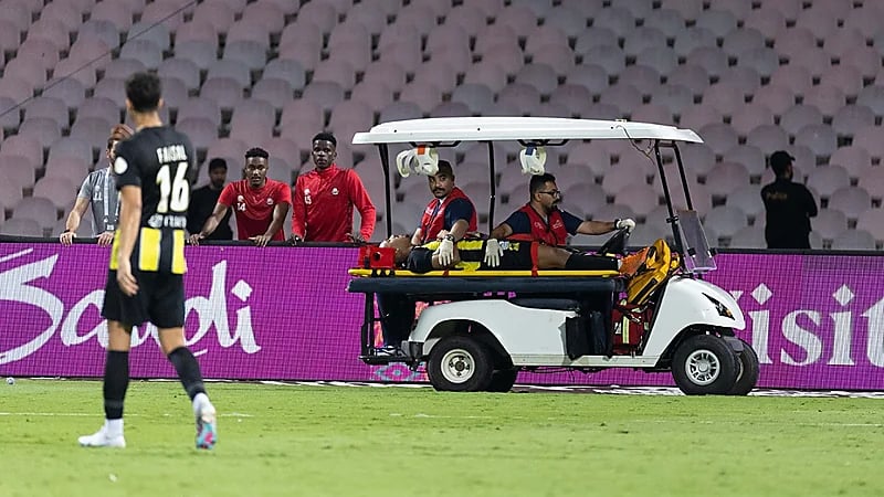 إصابة أحمد بامسعود ونقله للمستشفى .. صور