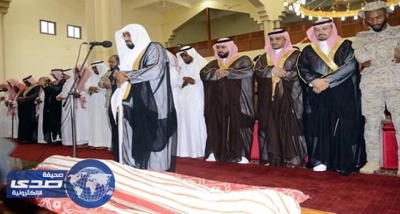 نائب أمير جازان يؤدي صلاة الميت على شهيد الواجب المجرشي