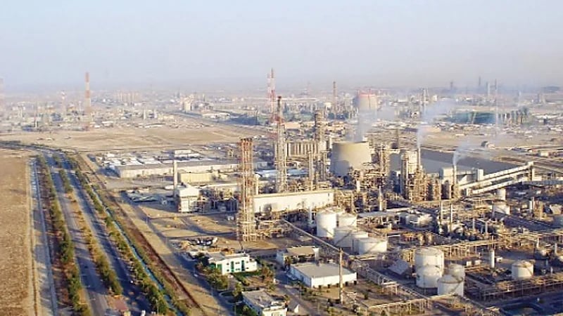 "الصناعة" توجه المصانع الواقعة خارج نطاق المدن والأراضي إلى تصحيح أوضاعها