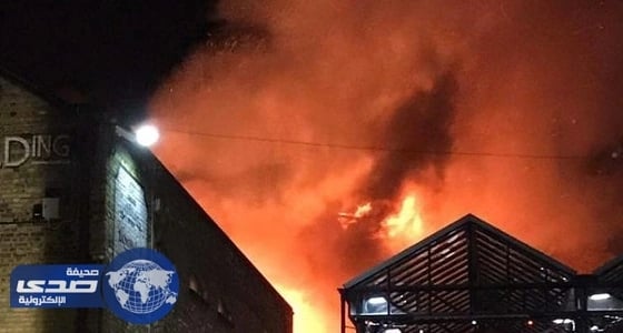 70 رجل إطفاء يكافحون لإخماد حريق اندلع داخل سوق شعبي في لندن