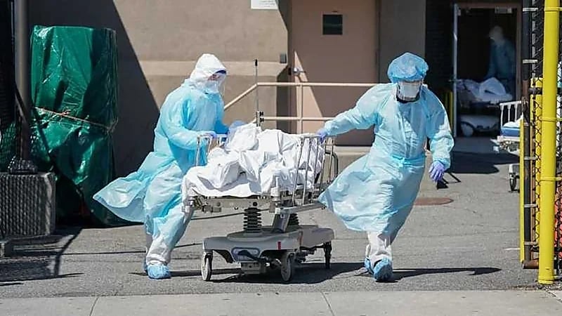 رجل يعود من الموت بعد عامين من وفاته بكورونا