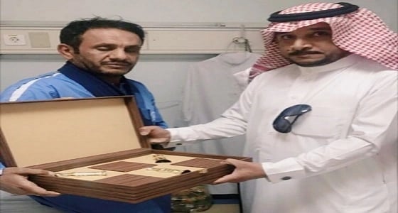 منسوبو مدرسة عباد بن بشر يزورون جنودنا البواسل بمستشفى القوات المسلحة بالجنوب