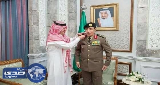 وزير الداخلية يقلد مدير الأمن العام رتبته الجديدة