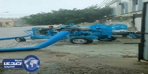 أمانة عسير تستنفر معداتها وتواصل أعمال نزح المياه