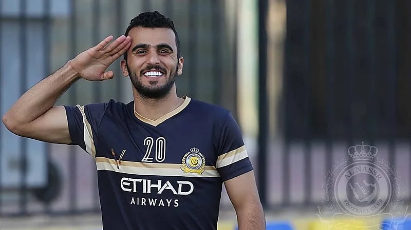 النصر يمنح الضوء الأخضر لرحيل مدافعه