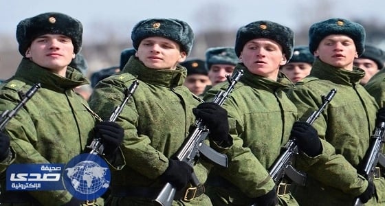 جندي روسي يقتل 3 من زملائه ويفر