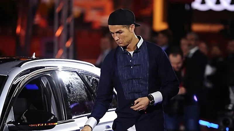 تحطم ثالث أغلى سيارة في أسطول النجم البرتغالي