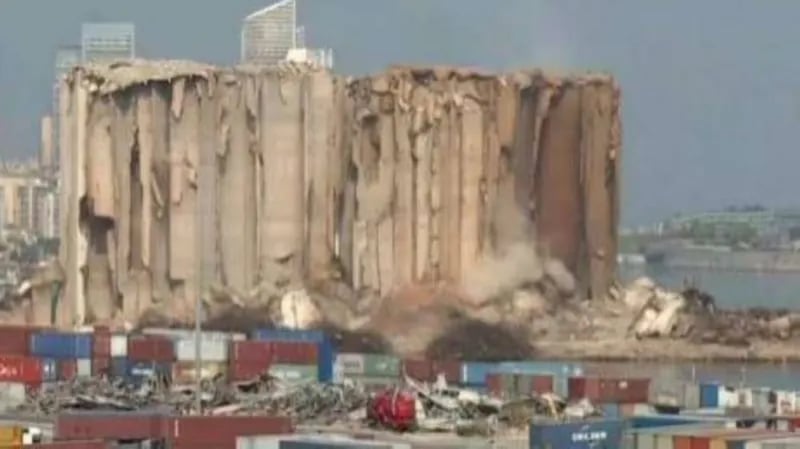 سقوط أجزاء من إهراءات القمح بمرفأ بيروت