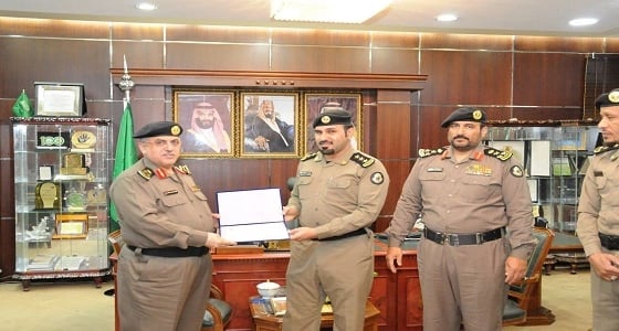 بالصور.. مدير شرطة الجوف يكرم عددا من ضباط الأدلة الجنائية