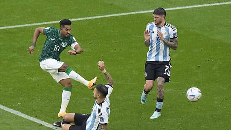 الدوسري يتفاعل مع تعليق ولي العهد على فوز الأخضر ضد الأرجنتين .. فيديو