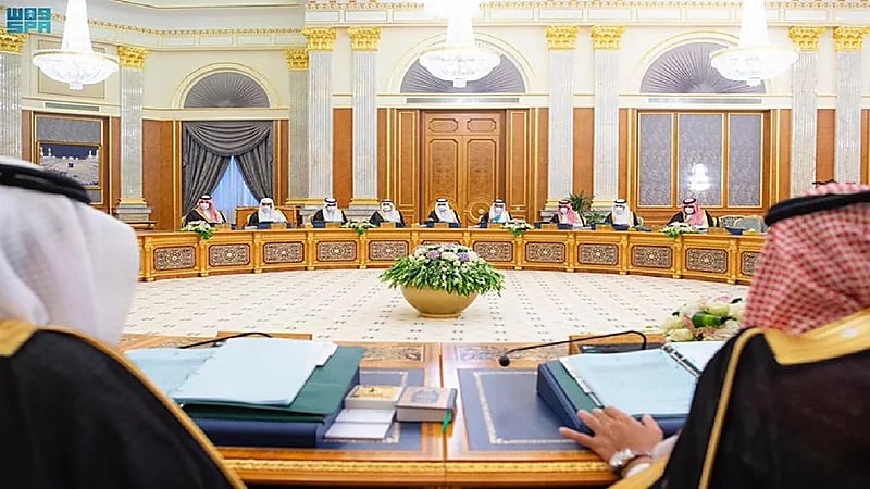 مجلس الوزراء يقر تحمل تكاليف الخدمات الإلكترونية لحاملي بطاقة "هيّا"