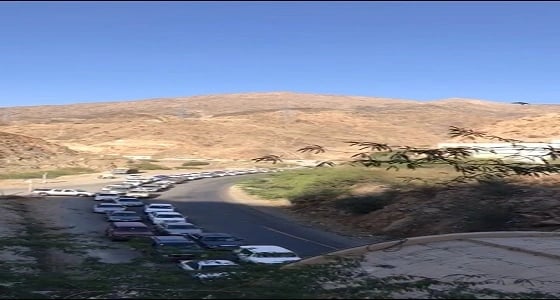 بالصور.. ازدحام مروري في عقبة بسبب برودة الطقس